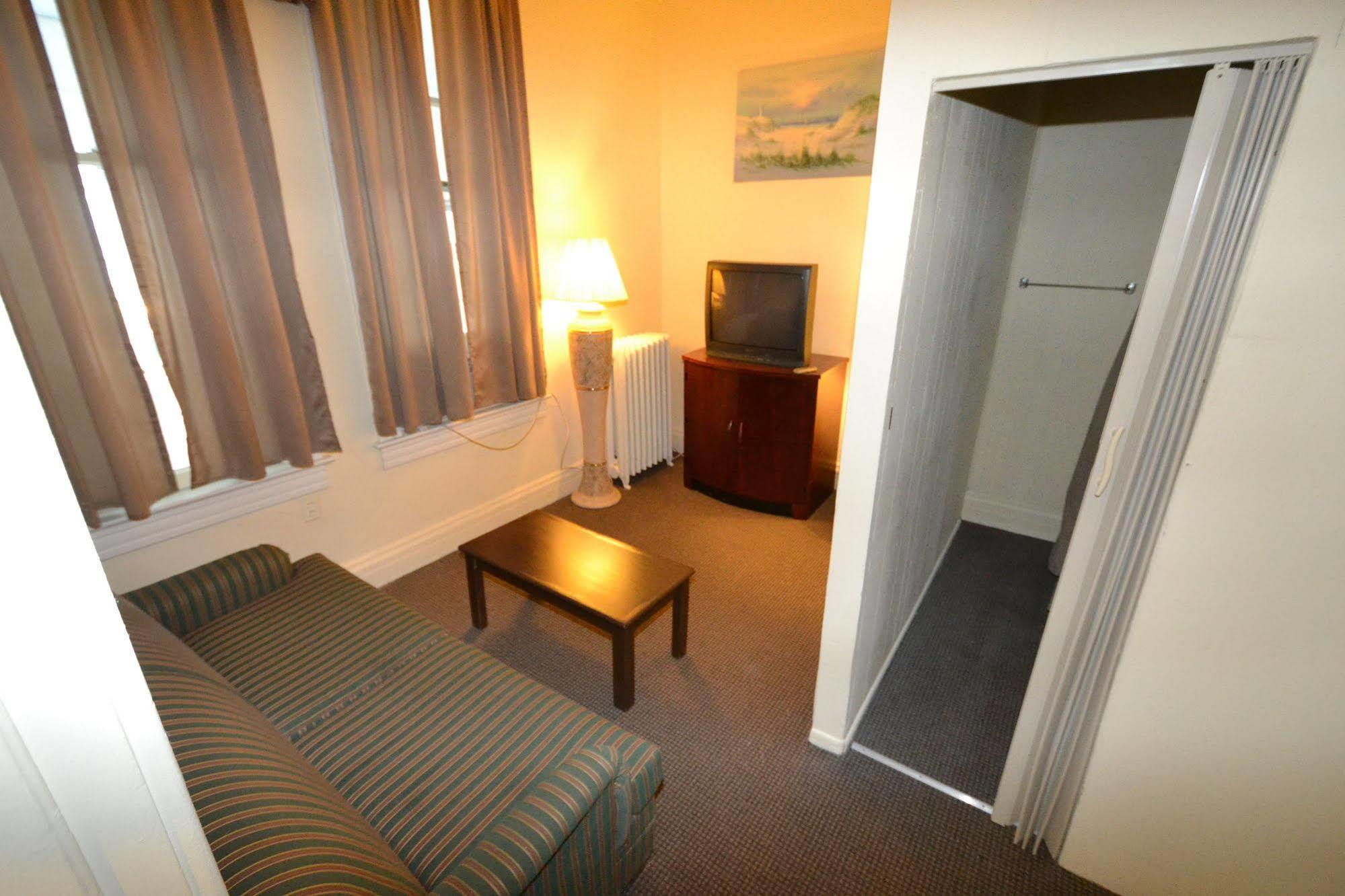 Perfect Stay Inn & Suites Blair Exteriör bild
