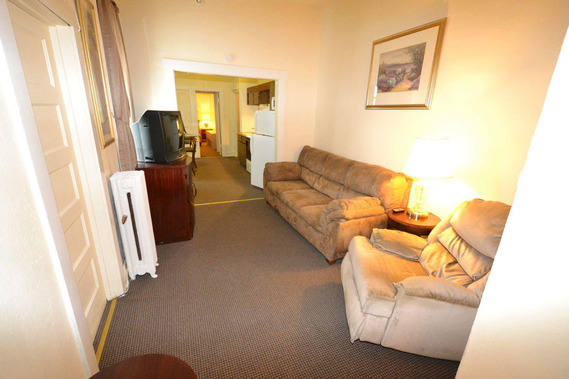 Perfect Stay Inn & Suites Blair Exteriör bild