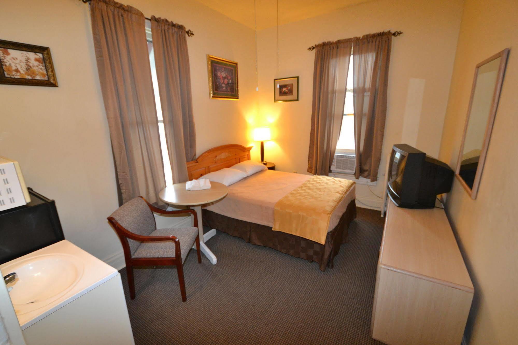 Perfect Stay Inn & Suites Blair Exteriör bild