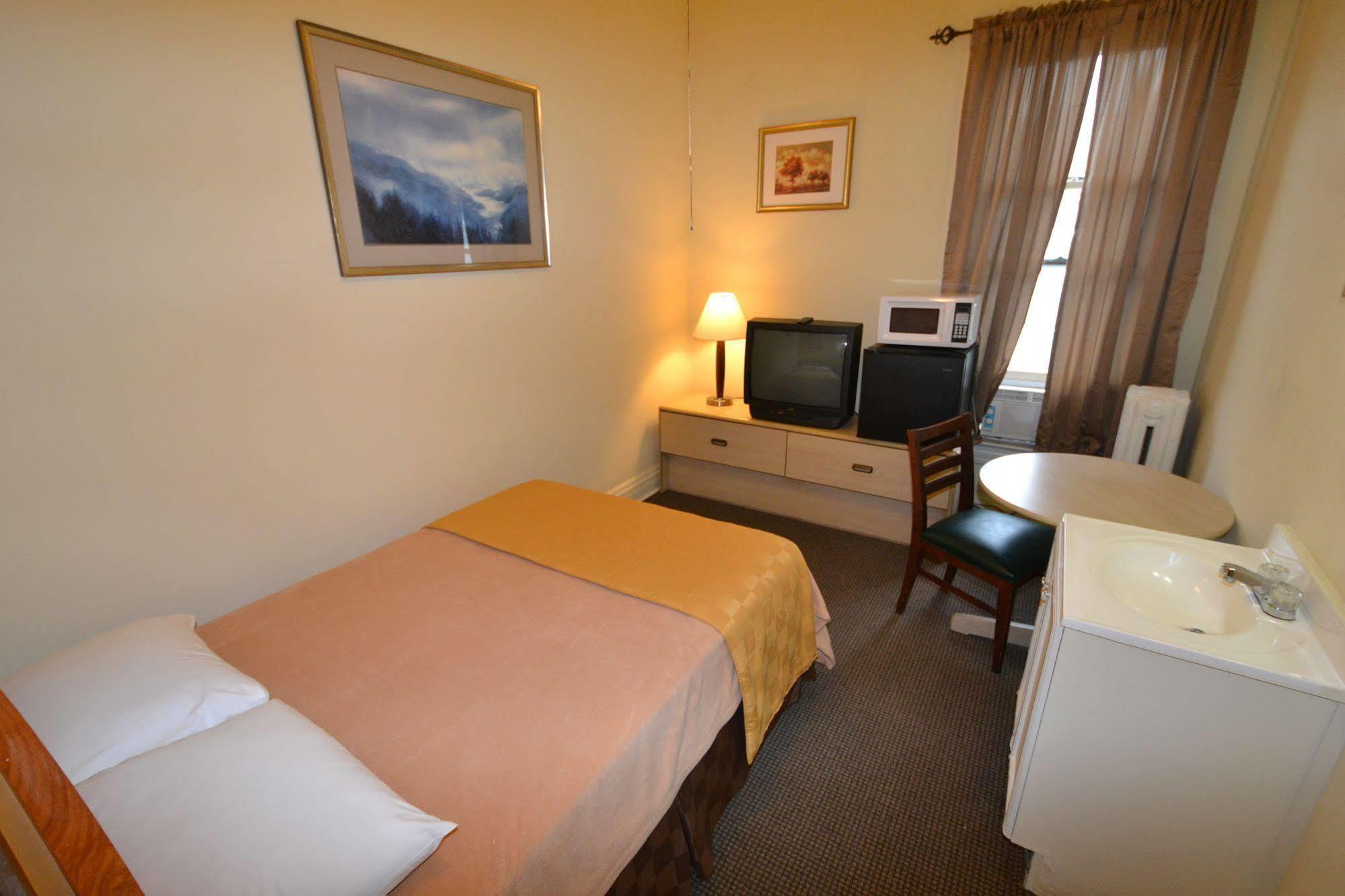 Perfect Stay Inn & Suites Blair Exteriör bild